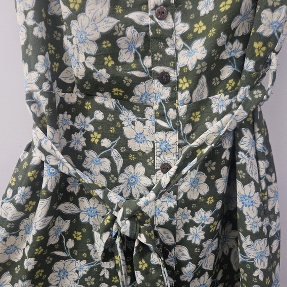 Monteau sz.M Floral olive green midi dress with front split and tie waist. - Picture 6 of 10